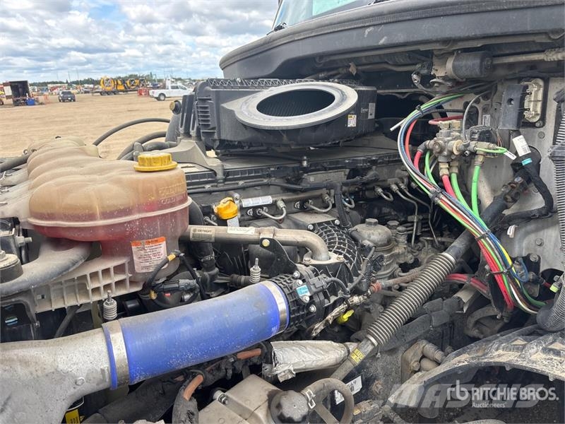 Freightliner Cascadia 126 6x4 T/A Sleeper Truck Tractor Dragbilar