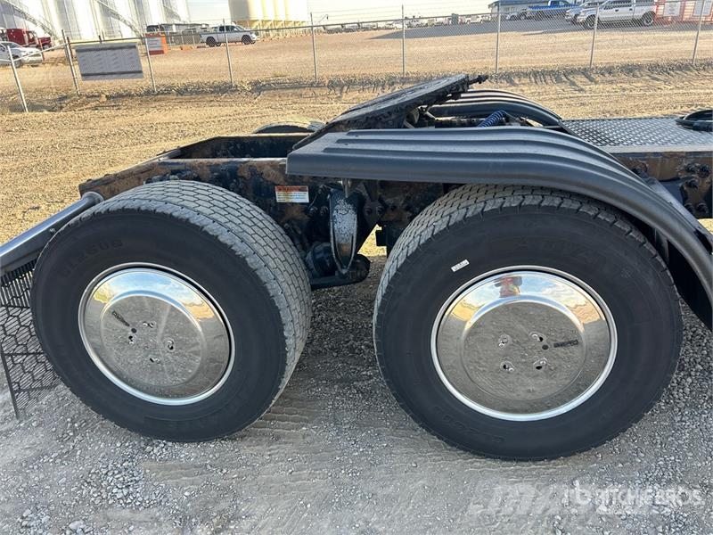 Freightliner Cascadia 126 6x4 T/A Sleeper Truck Tractor Влекачи