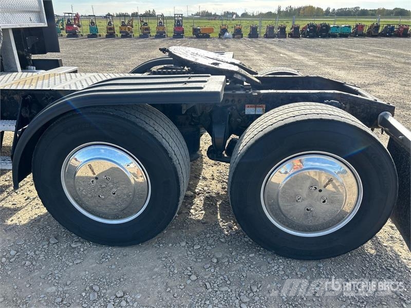 Freightliner Cascadia 126 6x4 T/A Sleeper Truck Tractor Traktorske jedinice