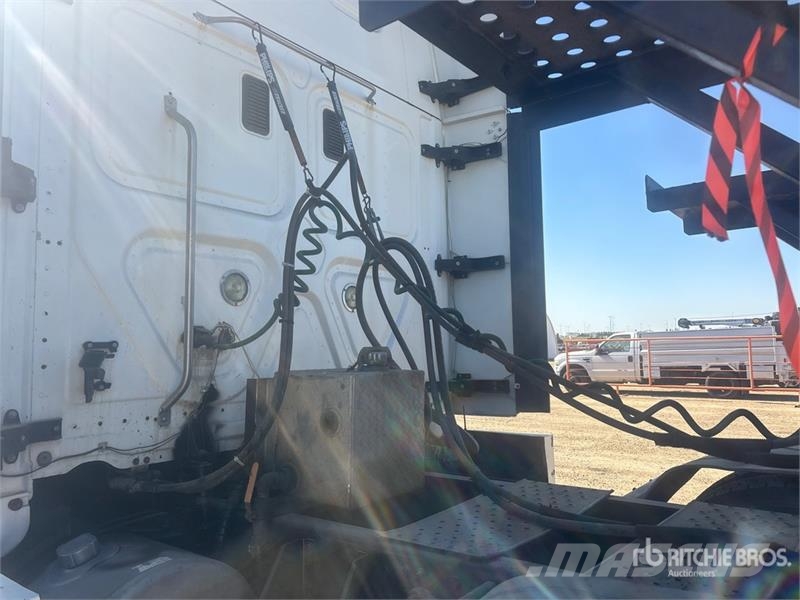 Freightliner Cascadia 125 6x4 Sleeper Car Carrier Truck Autotransporteri