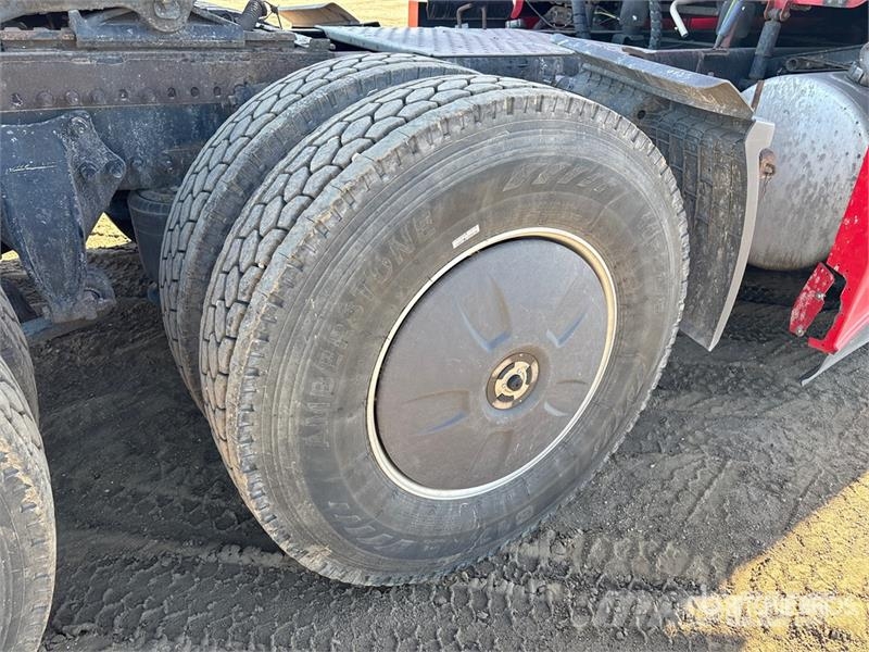 Freightliner Cascadia 126 T/A Sleeper Truck Tractor Camiones tractor