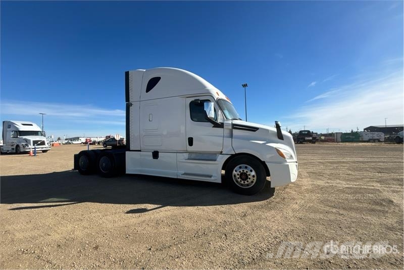 Freightliner Cascadia 126 6x4 T/A Sleeper Truck Tractor Vetopöytäautot