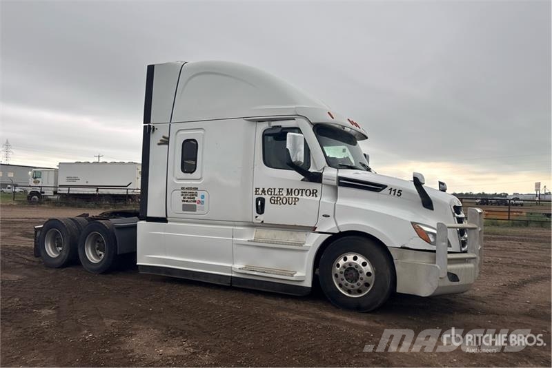 Freightliner Cascadia 126 6x4 T/A Sleeper Truck Tractor Тягачі