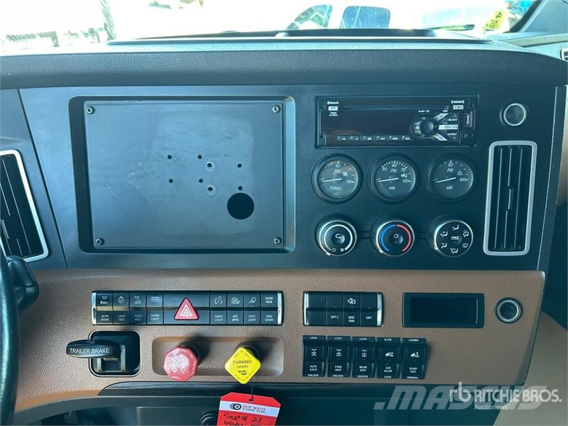Freightliner Cascadia 126 6x4 T/A Sleeper Truck Tractor Седельные тягачи