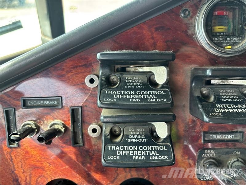Freightliner Classic 120 Truck Tractor Units