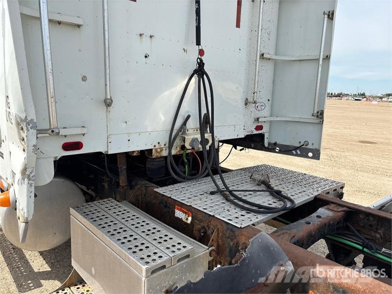 Freightliner Classic 120 Truck Tractor Units