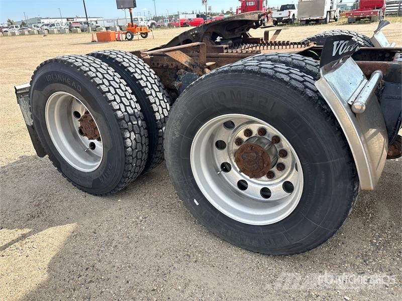 Freightliner Classic 120 Truck Tractor Units