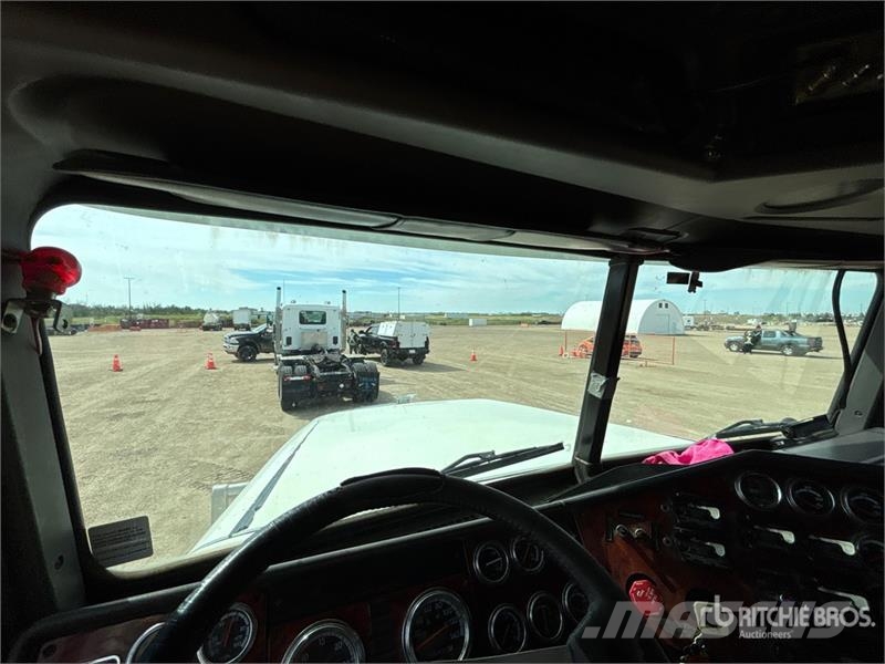 Freightliner Classic 120 Truck Tractor Units