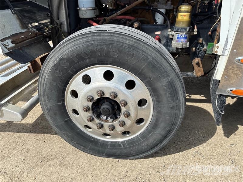 Freightliner Classic 120 Truck Tractor Units