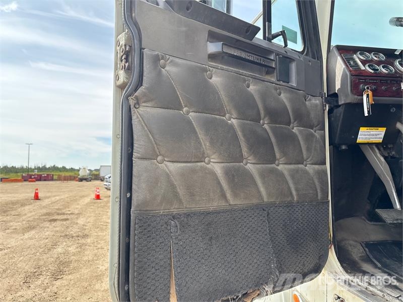 Freightliner Classic 120 Truck Tractor Units