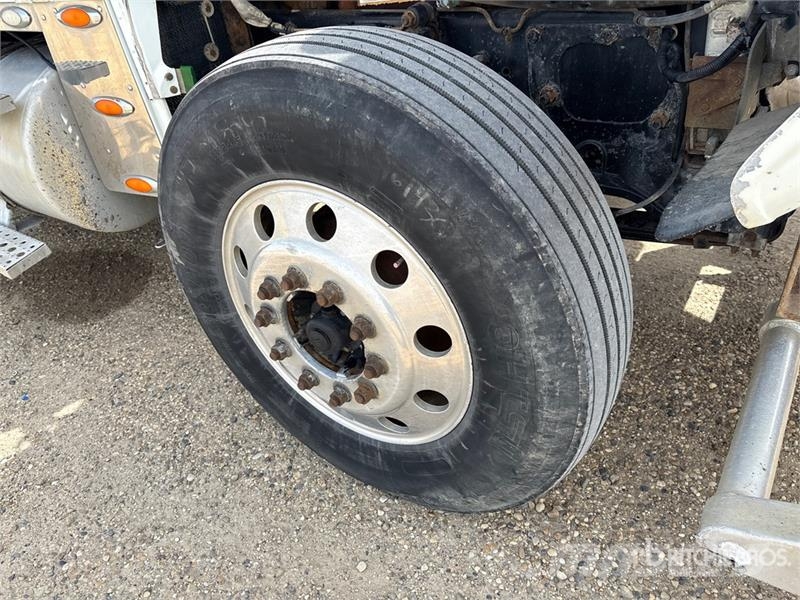 Freightliner Classic 120 Truck Tractor Units