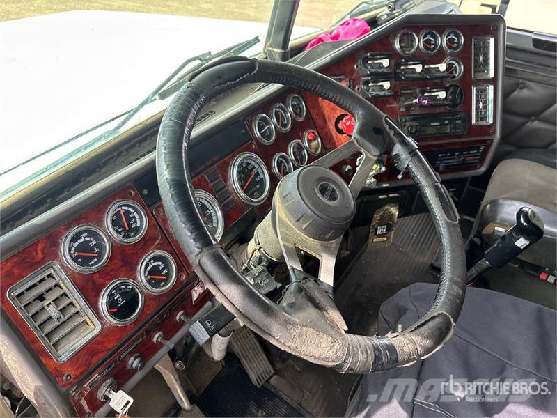 Freightliner Classic 120 Truck Tractor Units