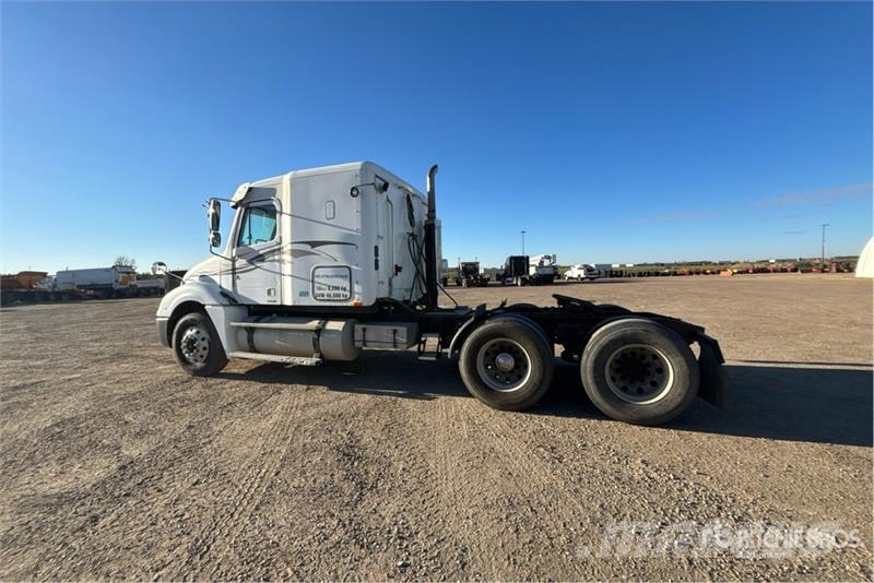 Freightliner Columbia 120 6x4 T/A Sleeper Truck Tractor Sadulveokid