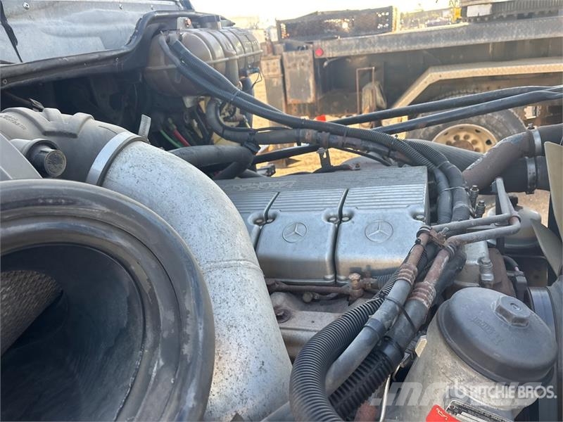 Freightliner Columbia 120 6x4 T/A Sleeper Truck Tractor Sadulveokid