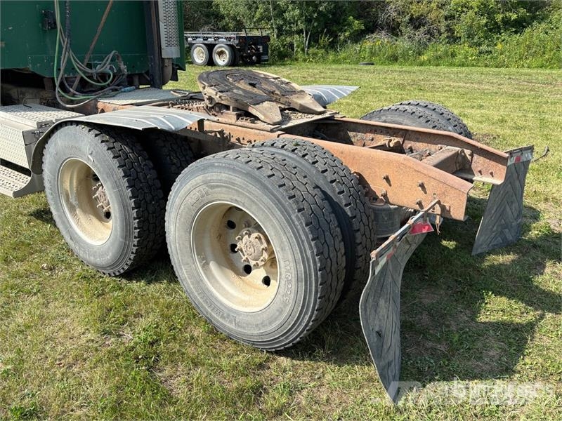 Freightliner Columbia 6x4 T/A Sleeper Truck Tractor Sadulveokid