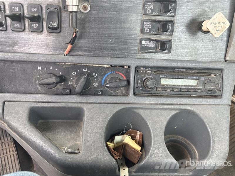Freightliner Columbia 112 Sadulveokid