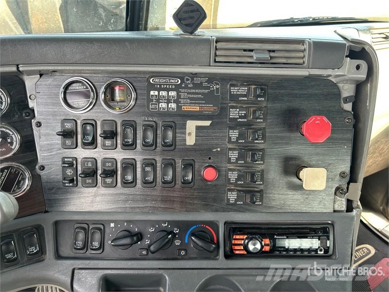 Freightliner Columbia 8x6 Sleeper Winch Truck Bergingsbiler
