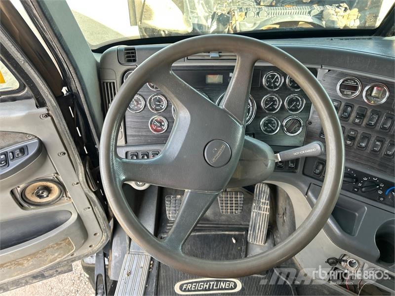 Freightliner Columbia 8x6 Sleeper Winch Truck Bergingsbiler