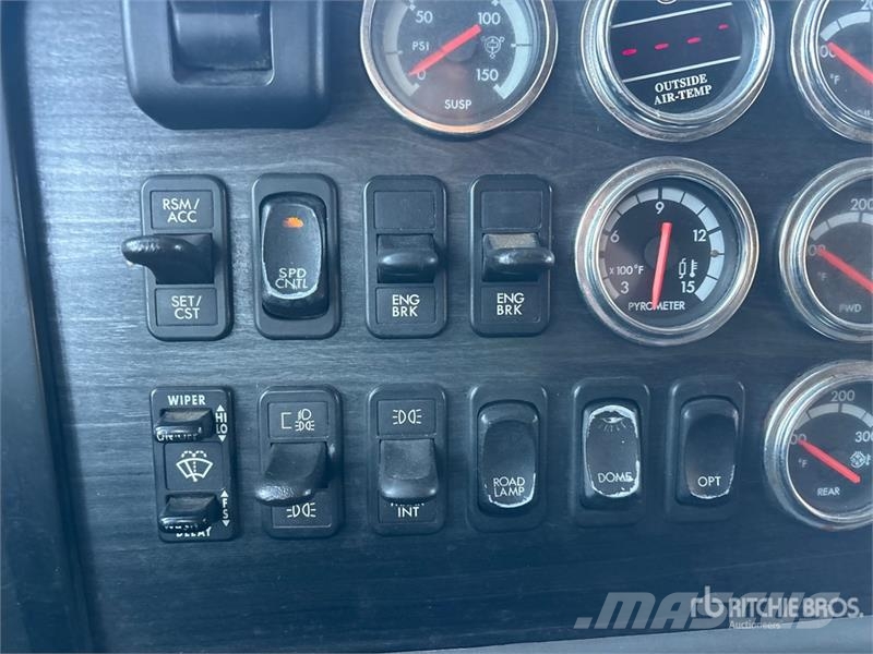 Freightliner Columbia 120 6x4 T/A Sleeper Truck Tractor Sadulveokid