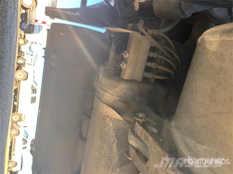 Freightliner Columbia 120 6x4 T/A Sleeper Truck Tractor Sadulveokid