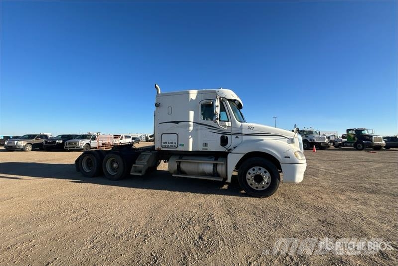 Freightliner Columbia 120 6x4 T/A Sleeper Truck Tractor Sadulveokid