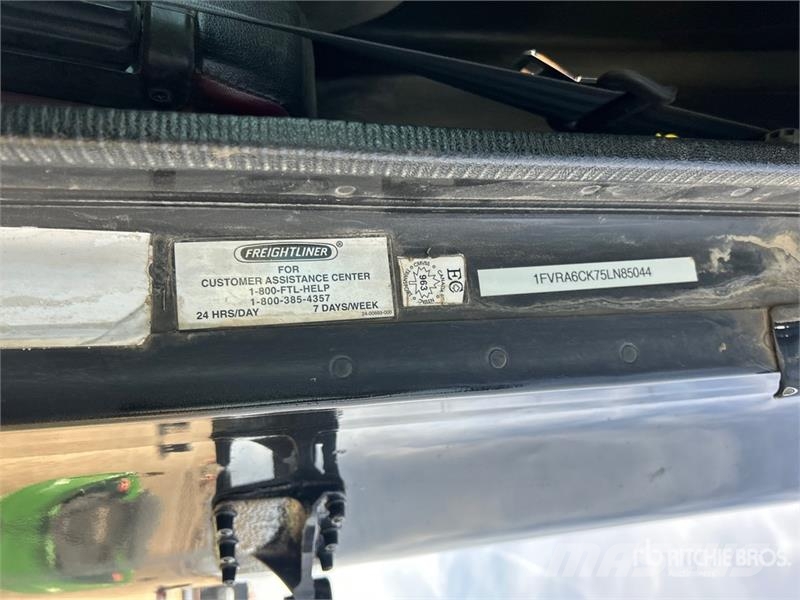 Freightliner Columbia 8x6 Sleeper Winch Truck Bergingsbiler