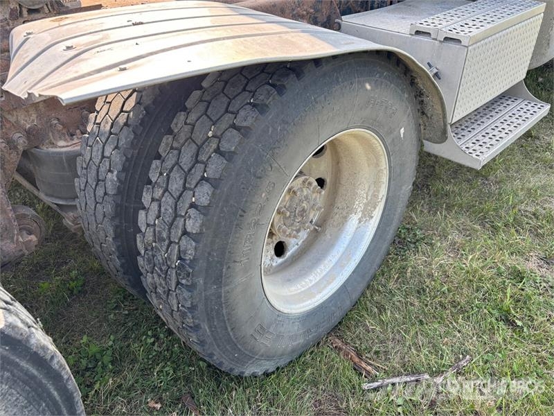 Freightliner Columbia 6x4 T/A Sleeper Truck Tractor Sadulveokid