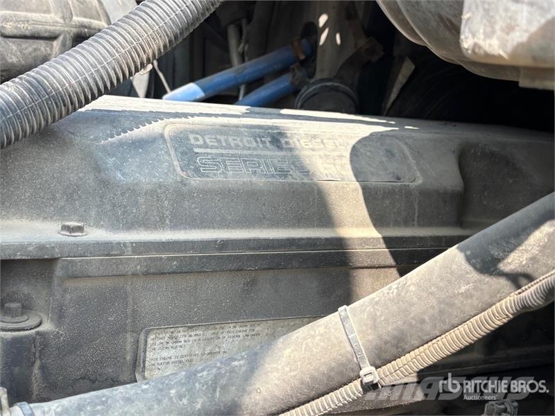 Freightliner Columbia 6x4 T/A Sleeper Truck Tractor Sadulveokid