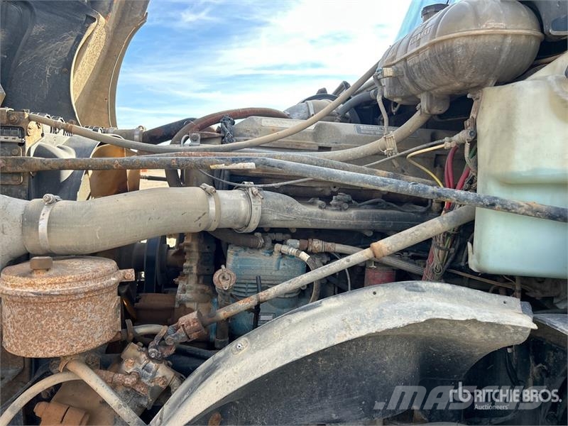 Freightliner Columbia 8x6 Sleeper Winch Truck Bergingsbiler