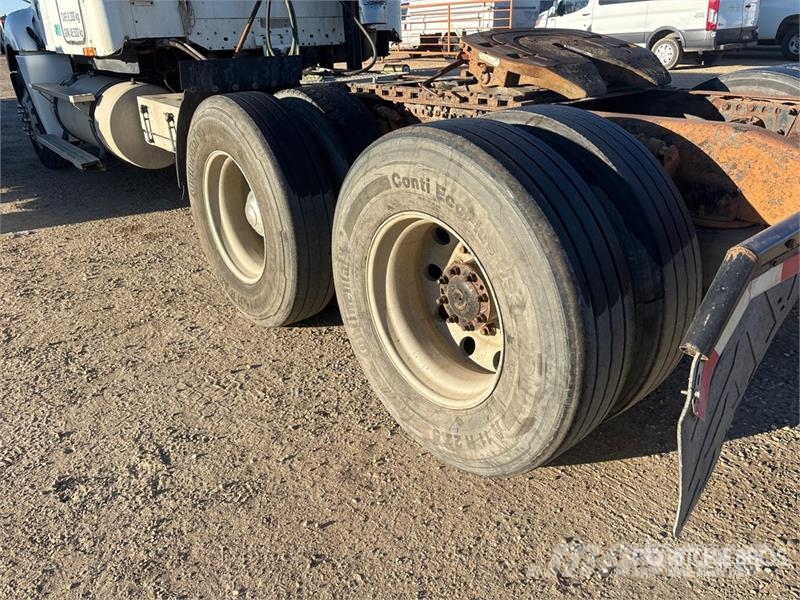 Freightliner Columbia 120 6x4 T/A Sleeper Truck Tractor Sadulveokid