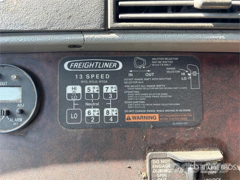 Freightliner Columbia 6x4 T/A Sleeper Truck Tractor Sadulveokid