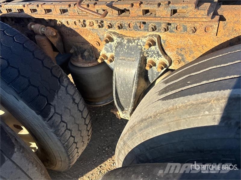 Freightliner Columbia 120 6x4 T/A Sleeper Truck Tractor Sadulveokid