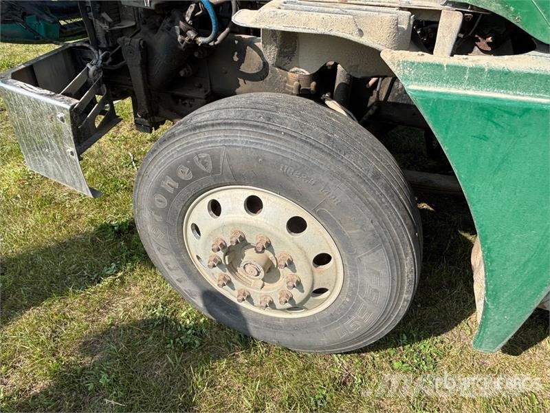 Freightliner Columbia 6x4 T/A Sleeper Truck Tractor Sadulveokid