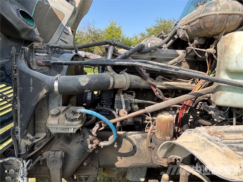 Freightliner Columbia 6x4 T/A Sleeper Truck Tractor Sadulveokid