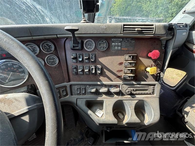 Freightliner Columbia 6x4 T/A Sleeper Truck Tractor Sadulveokid