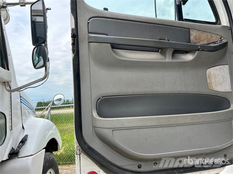 Freightliner Columbia 120 Tractor Units