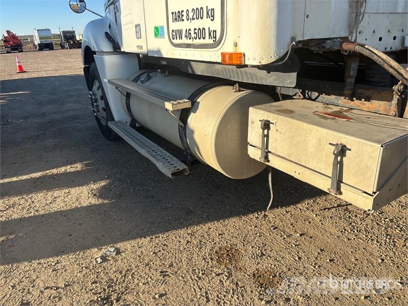 Freightliner Columbia 120 6x4 T/A Sleeper Truck Tractor Sadulveokid