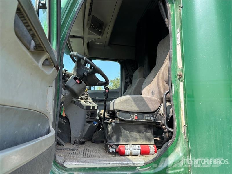 Freightliner Columbia 6x4 T/A Sleeper Truck Tractor Sadulveokid