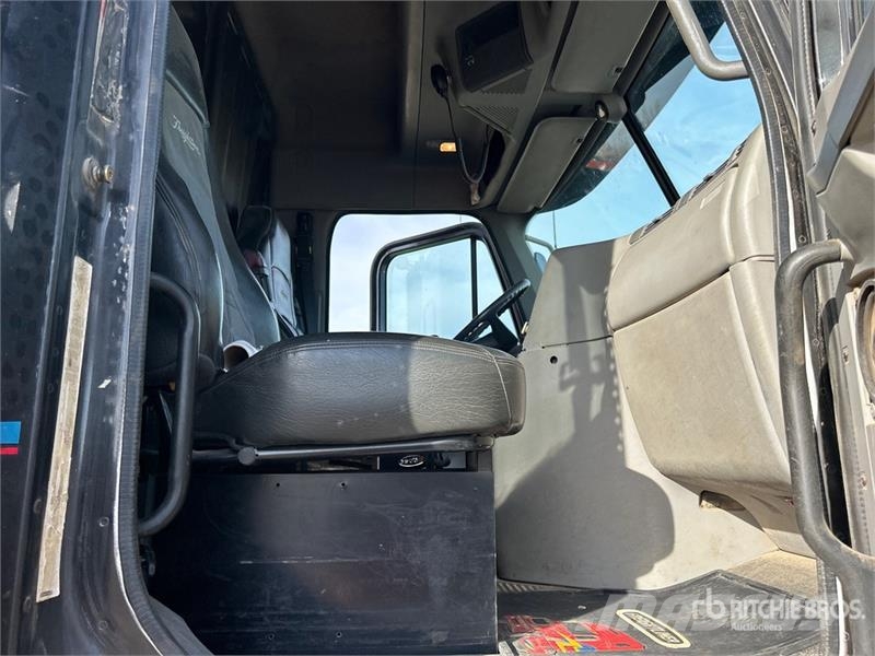 Freightliner Columbia 8x6 Sleeper Winch Truck Bergingsbiler