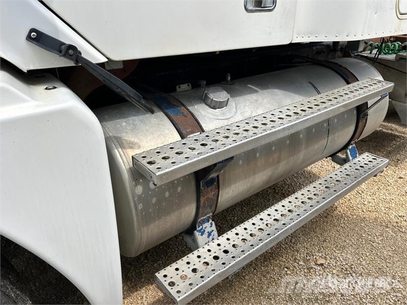 Freightliner Columbia 120 Tractor Units