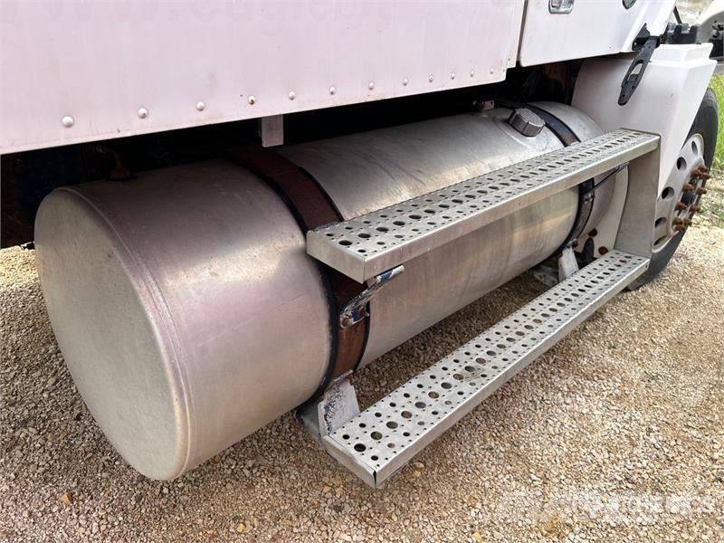 Freightliner Columbia 120 Tractor Units