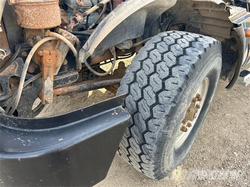 Freightliner Columbia 8x6 Sleeper Winch Truck Bergingsbiler