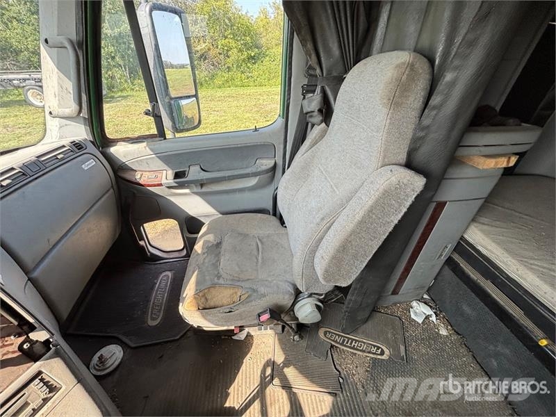 Freightliner Columbia 6x4 T/A Sleeper Truck Tractor Sadulveokid