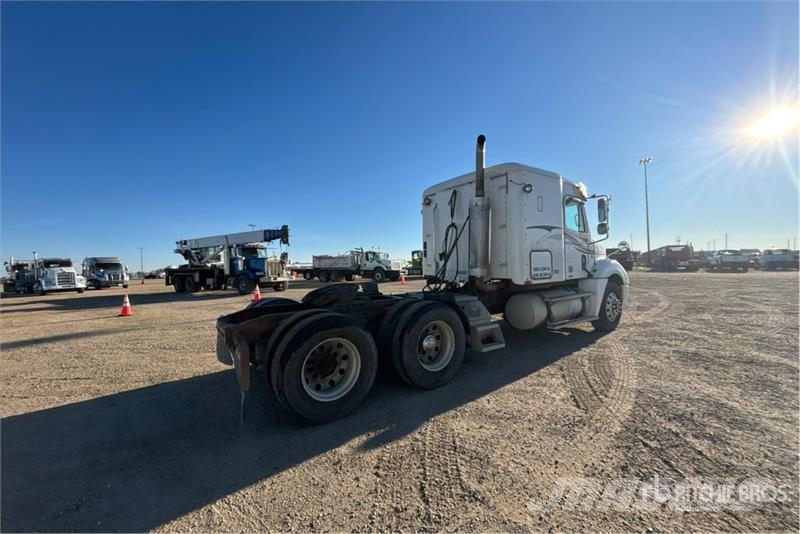Freightliner Columbia 120 6x4 T/A Sleeper Truck Tractor Sadulveokid