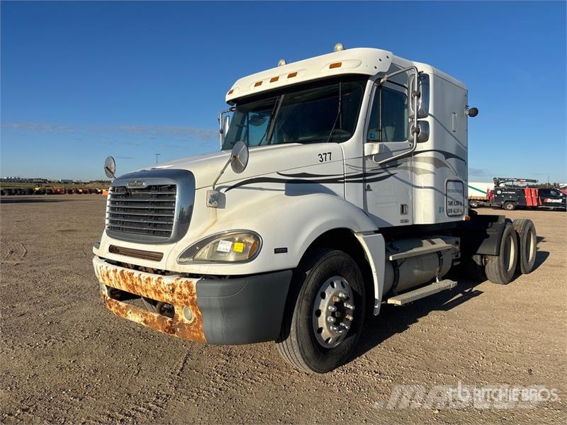 Freightliner Columbia 120 6x4 T/A Sleeper Truck Tractor Sadulveokid