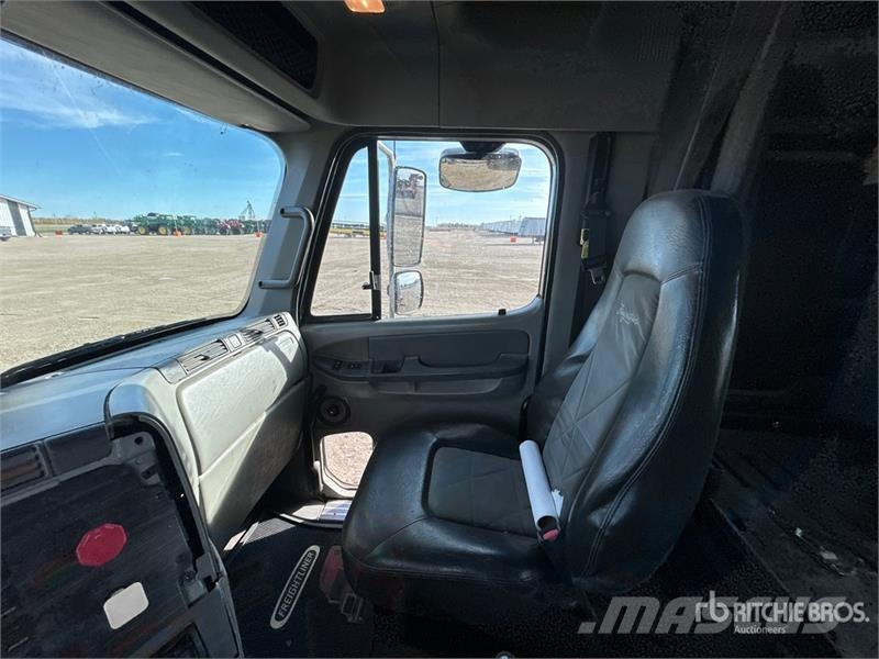 Freightliner Columbia 8x6 Sleeper Winch Truck Bergingsbiler