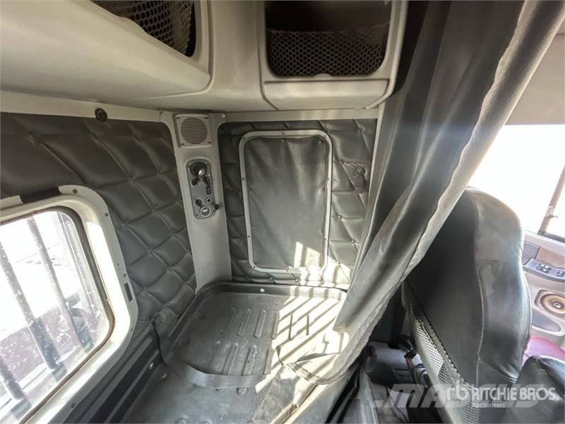 Freightliner Columbia 8x6 Sleeper Winch Truck Bergingsbiler