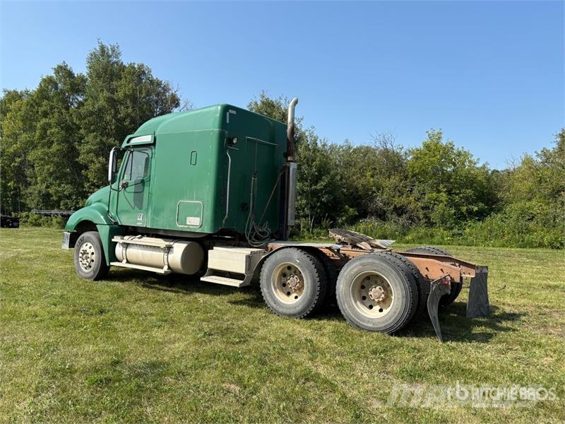 Freightliner Columbia 6x4 T/A Sleeper Truck Tractor Sadulveokid