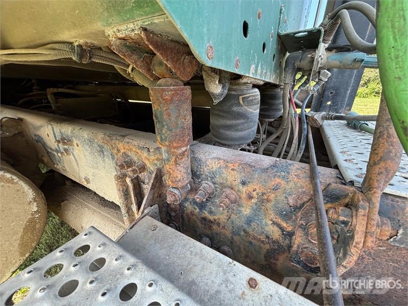 Freightliner Columbia 6x4 T/A Sleeper Truck Tractor Sadulveokid