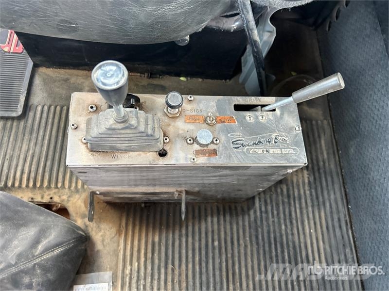Freightliner Columbia 8x6 Sleeper Winch Truck Bergingsbiler